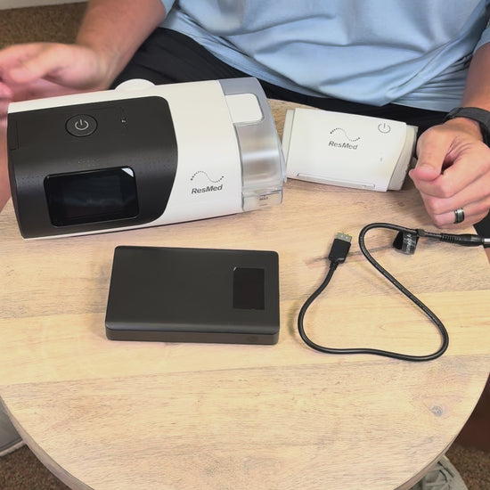 Universal CPAP Battery in use on the AirSense 11 and AirMini Travel CPAPs. 