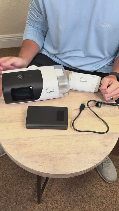 Universal CPAP Battery in use on the AirSense 11 and AirMini Travel CPAPs. 